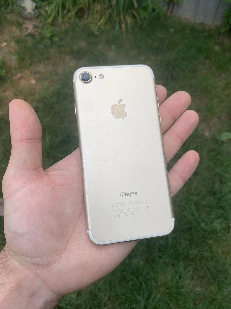 Продам телефон Apple 7
