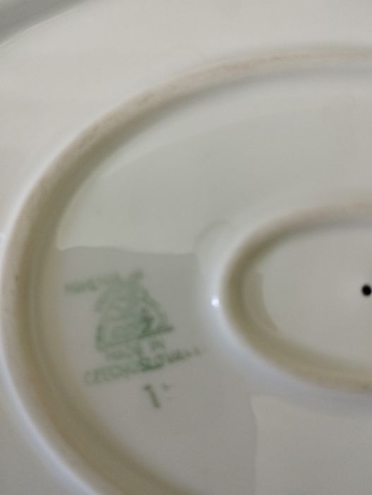 Сервиз производство Богемия на 12 персон в хорошем состянии