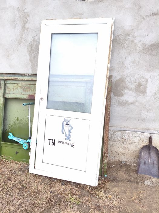 Дверь пластиковая б.у. 93 на 200 см.