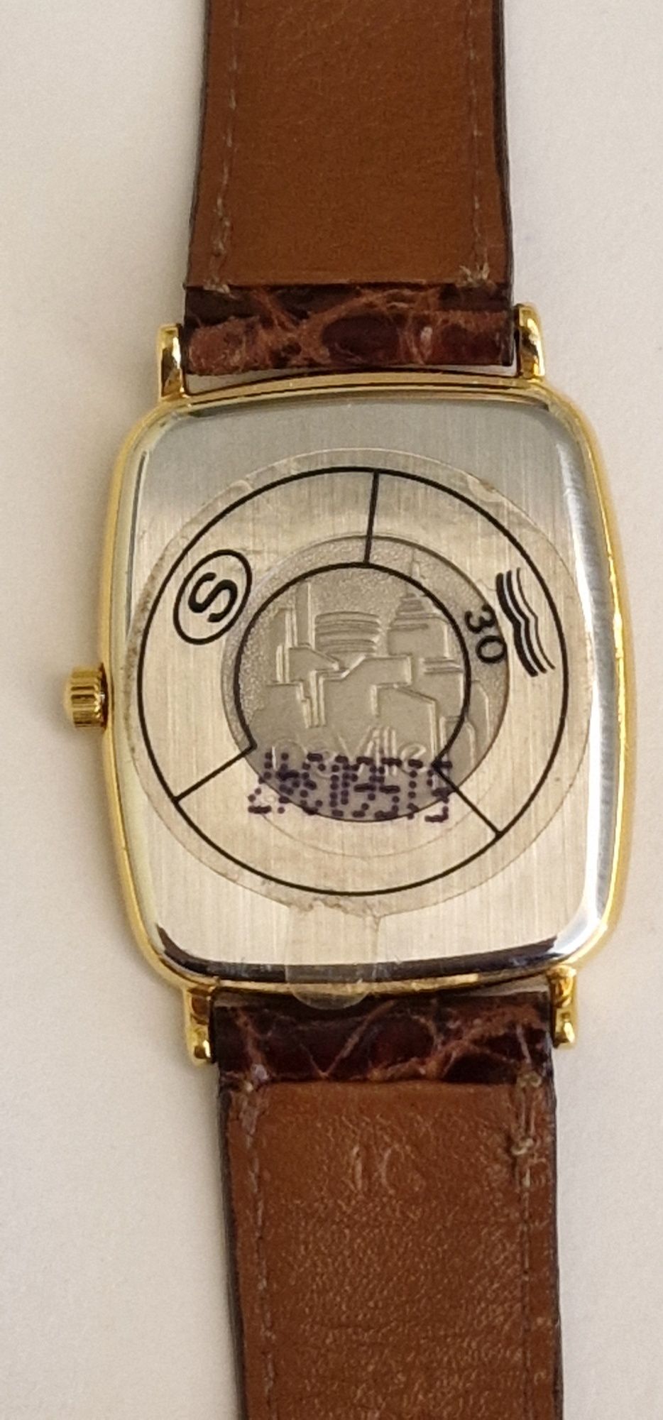 Omega de ville quartz .