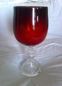 Чаша от масивно стъкло (червено и бяло),височина-30 см.,обем от литър