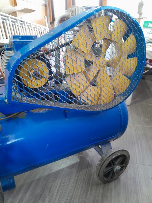 Продам  компрессор