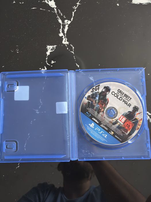 Vând Call of Duty Black Ops Cold War PS4