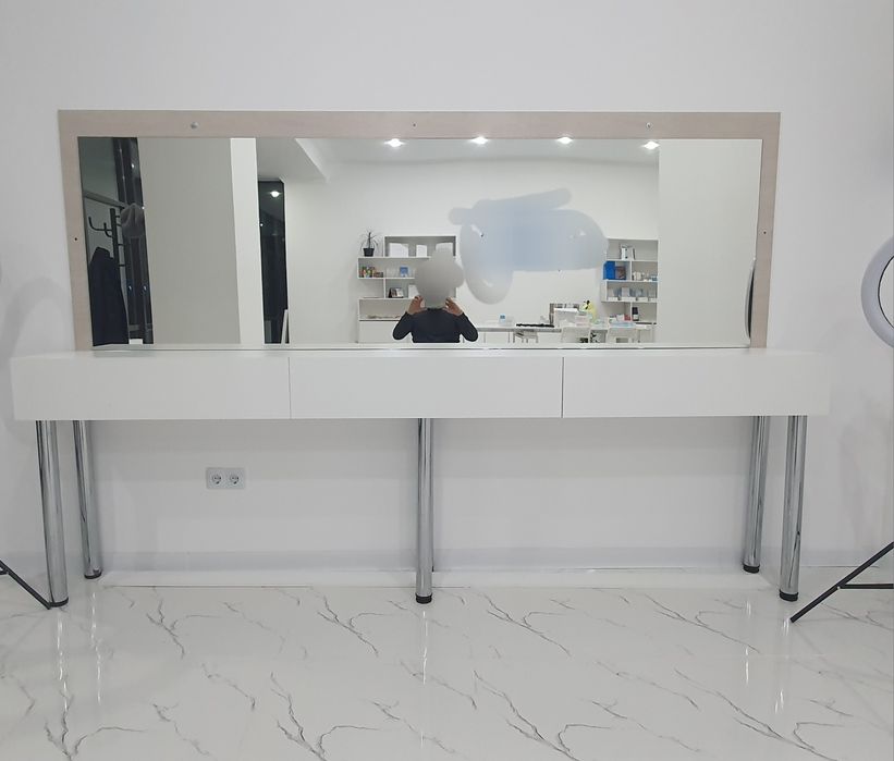 Продам макияжное зеркало с тумбой