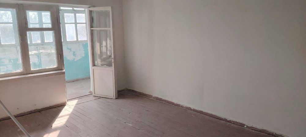 kogon shaxrida  2 etajlik  domni 2 etajida 2 xonalik kv sotiladi fakel