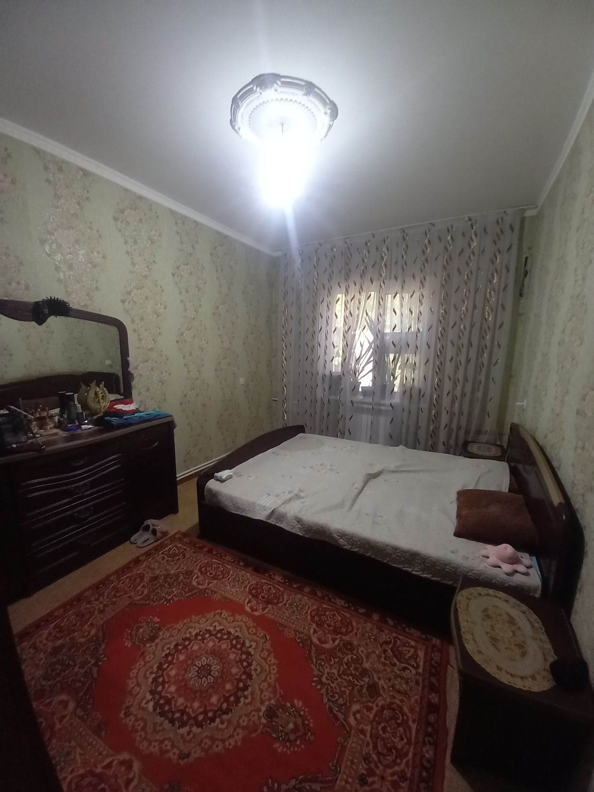 Срочно продаётся в чирчике 4 х ком кв 4 етаж в нижнем