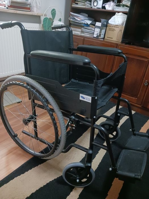 Scaun cu rotile pentru persoane cu dizabilități