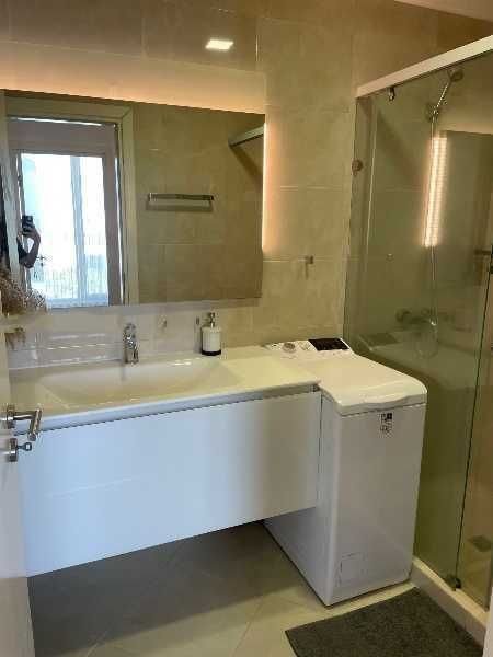 Продава се Двустаен апартамент в София, Изток - 74 кв.м за 2095 €/кв.м - Снимка #4