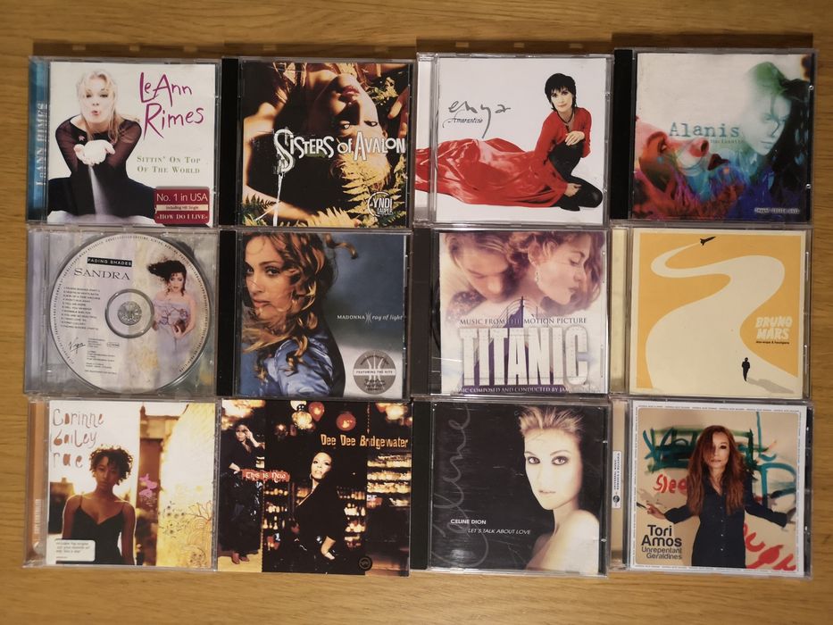 CD Madonna, Enya, Bruno Mars, Simply red Tori Amos Celine Dion Titanic