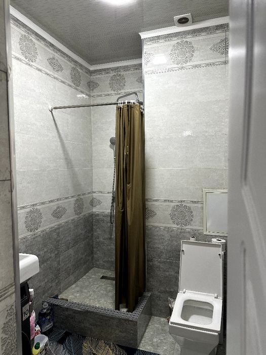 Gulobotda yengi qurilgan navastroka 2 xona 6 etaj