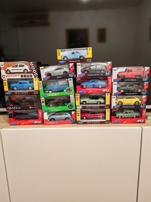 Vând sau schimb machete auto 1:36