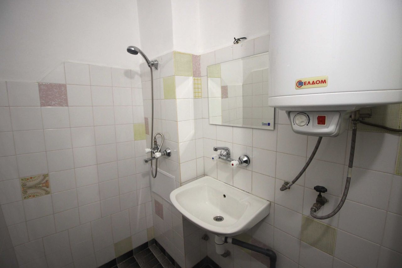 Дава се под наем Тристаен апартамент в Габрово, Младост - 76 кв.м за 280.5 € - Снимка #11