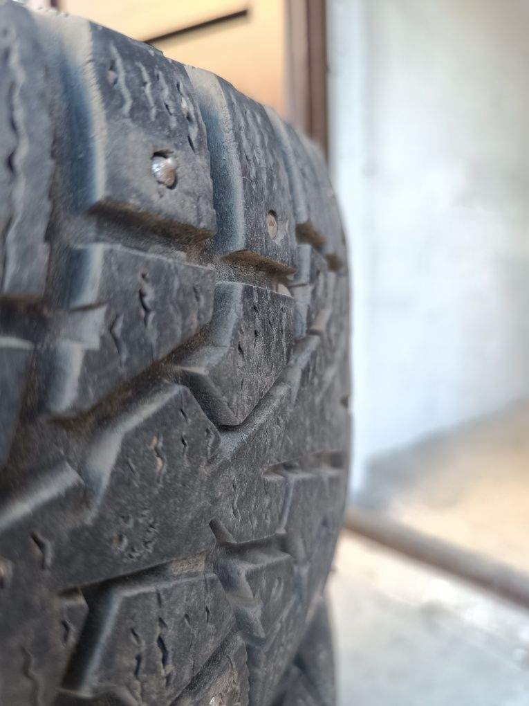 Продам зимнюю резину Maxxis 195-65 R15