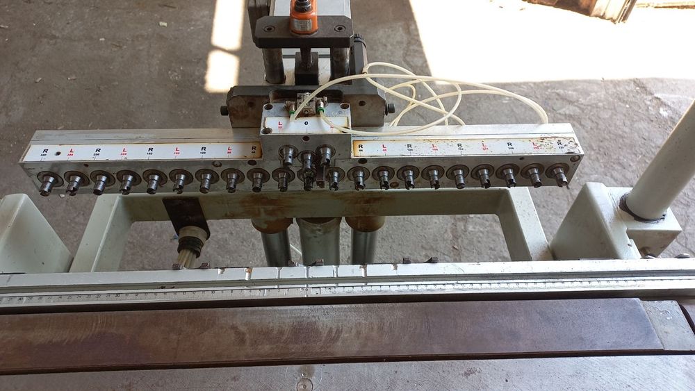 многошпинделна пробивна машина с 21 шпиндела +3 шпиндела за панти VITA