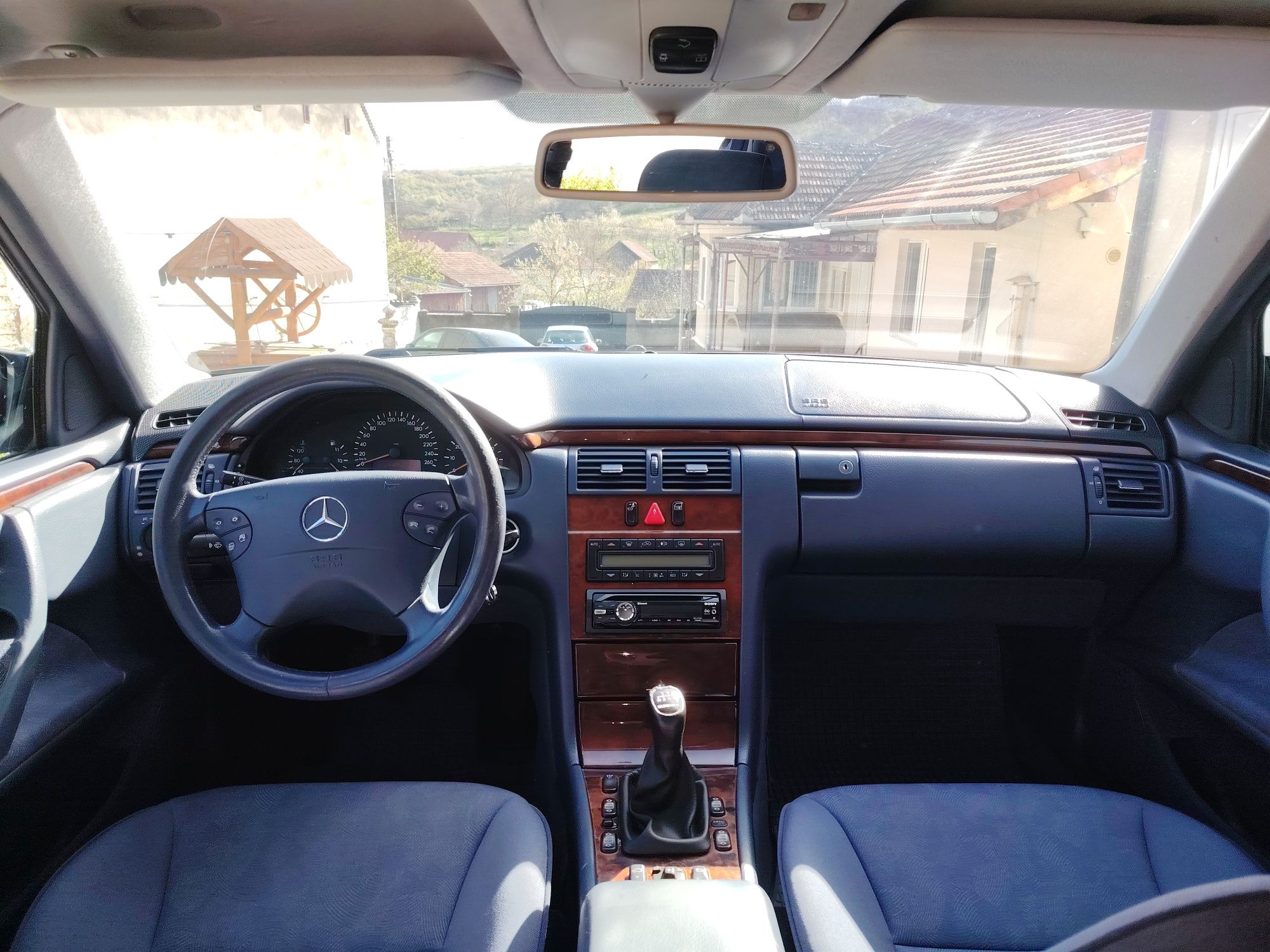 Vând Mercedes W210 2.0 kompressor