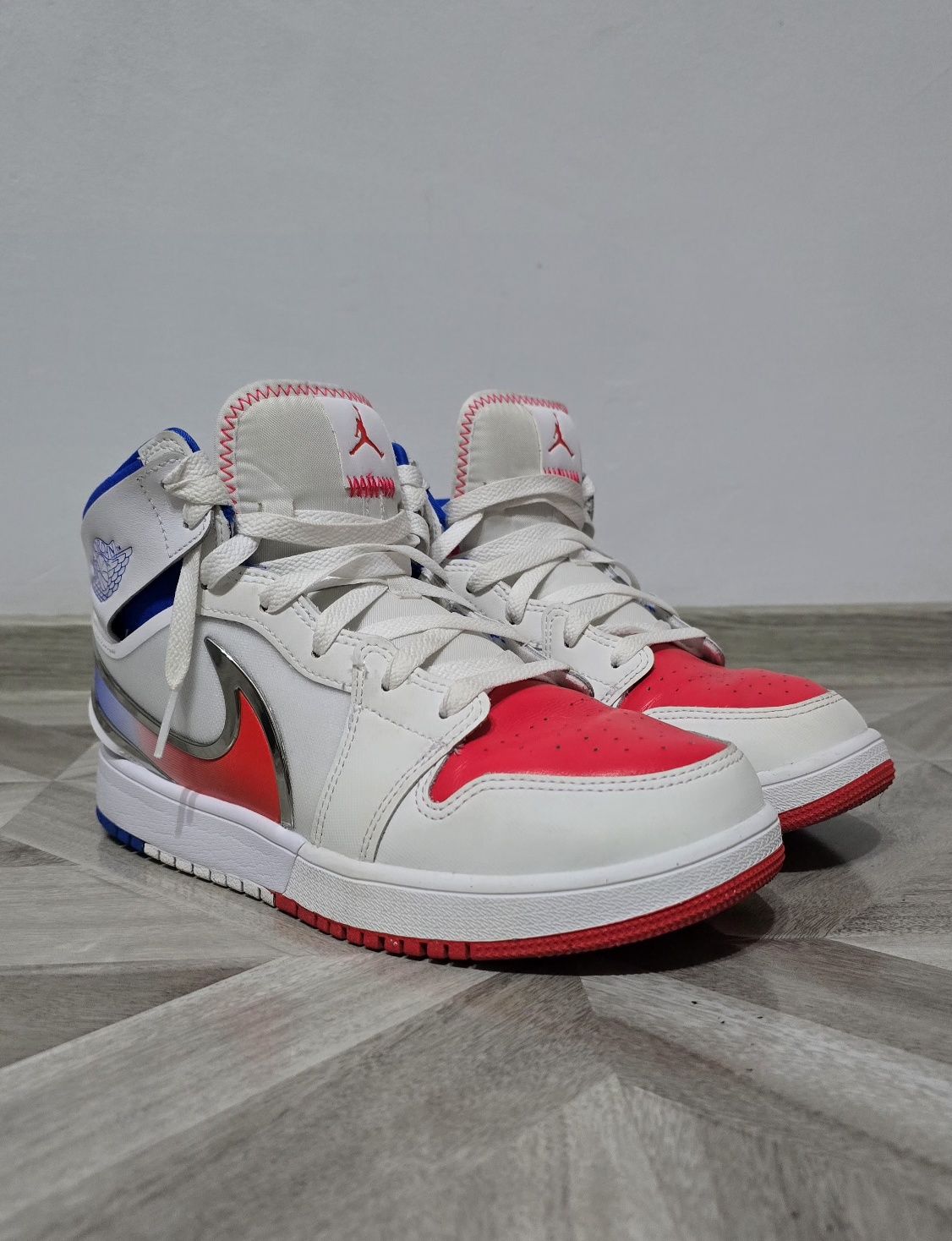 Jordan 1 Mid EasyOn