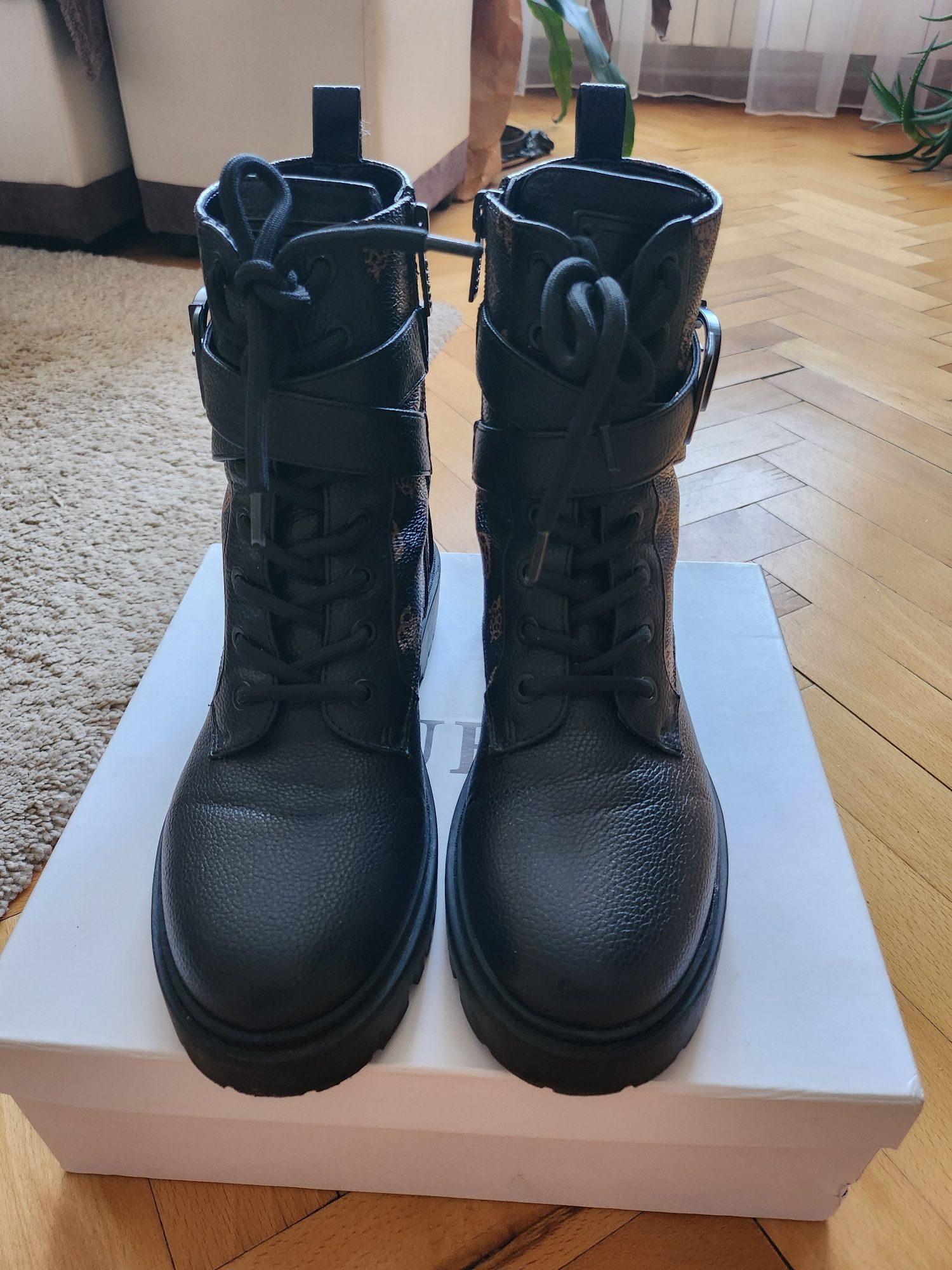 Боти Guess, 38 номер