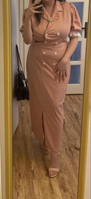 Vand rochite elegante si decente