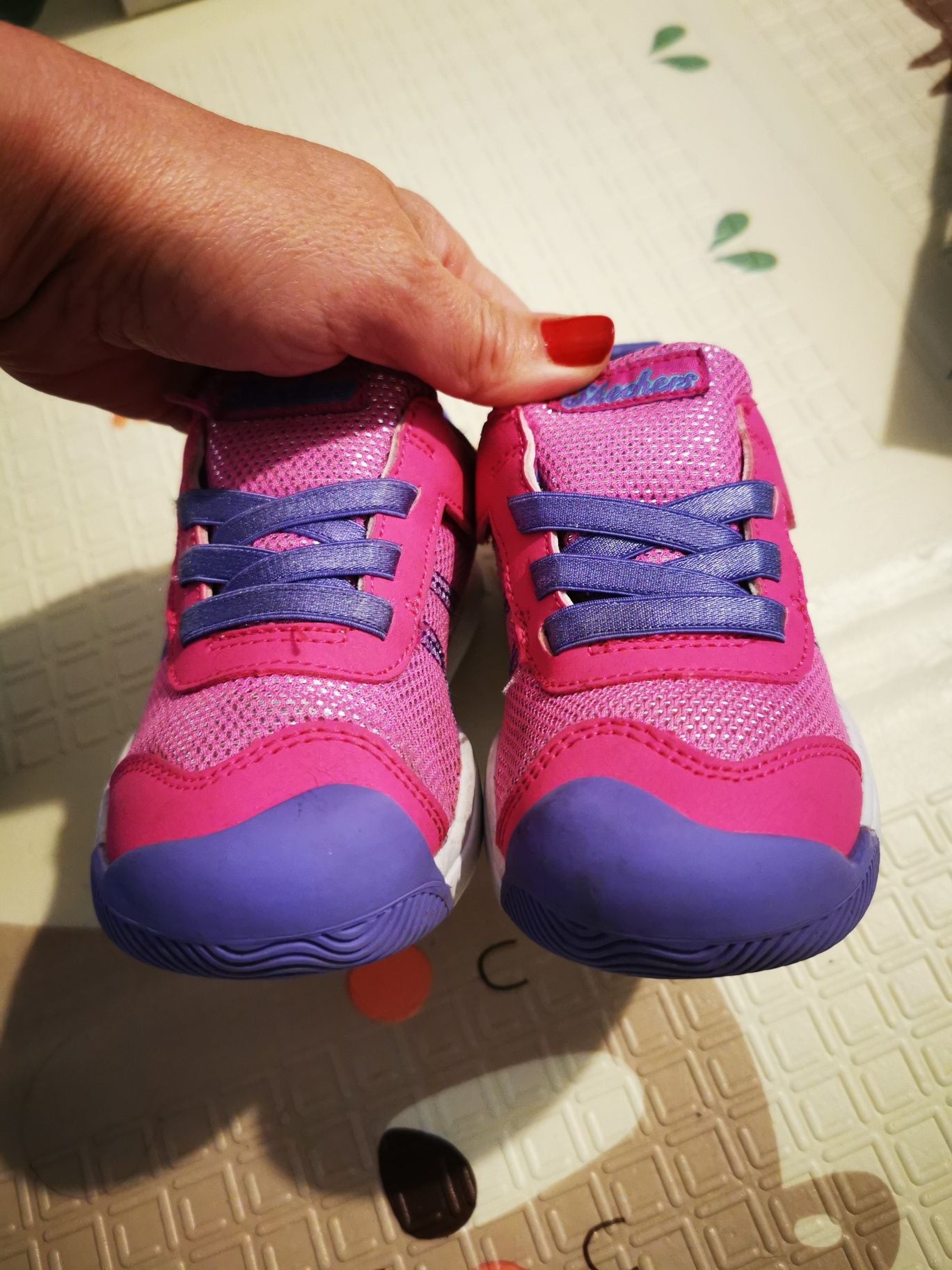 Adidasi Skechers copii, fete mărimea 26, aprox 17.5 cm