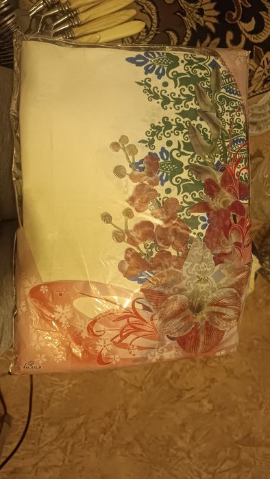 Продам скатерть льняную и салфетки