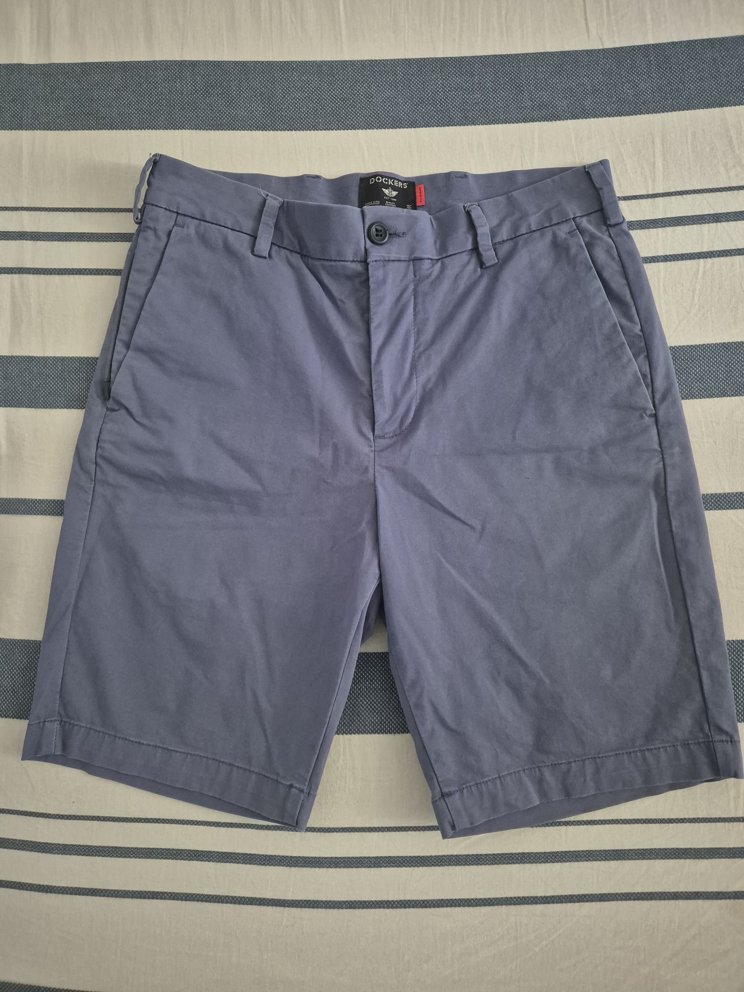 Vând pantaloni scurți Dockers chino - mărimea 28 - albastru