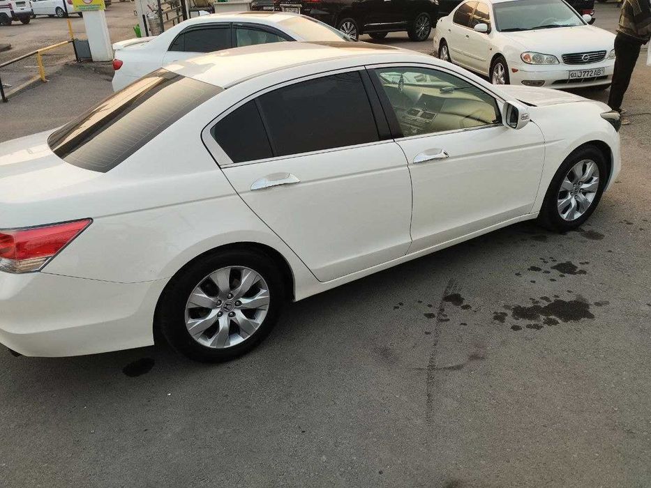 Продаётся Honda Accord 2.4