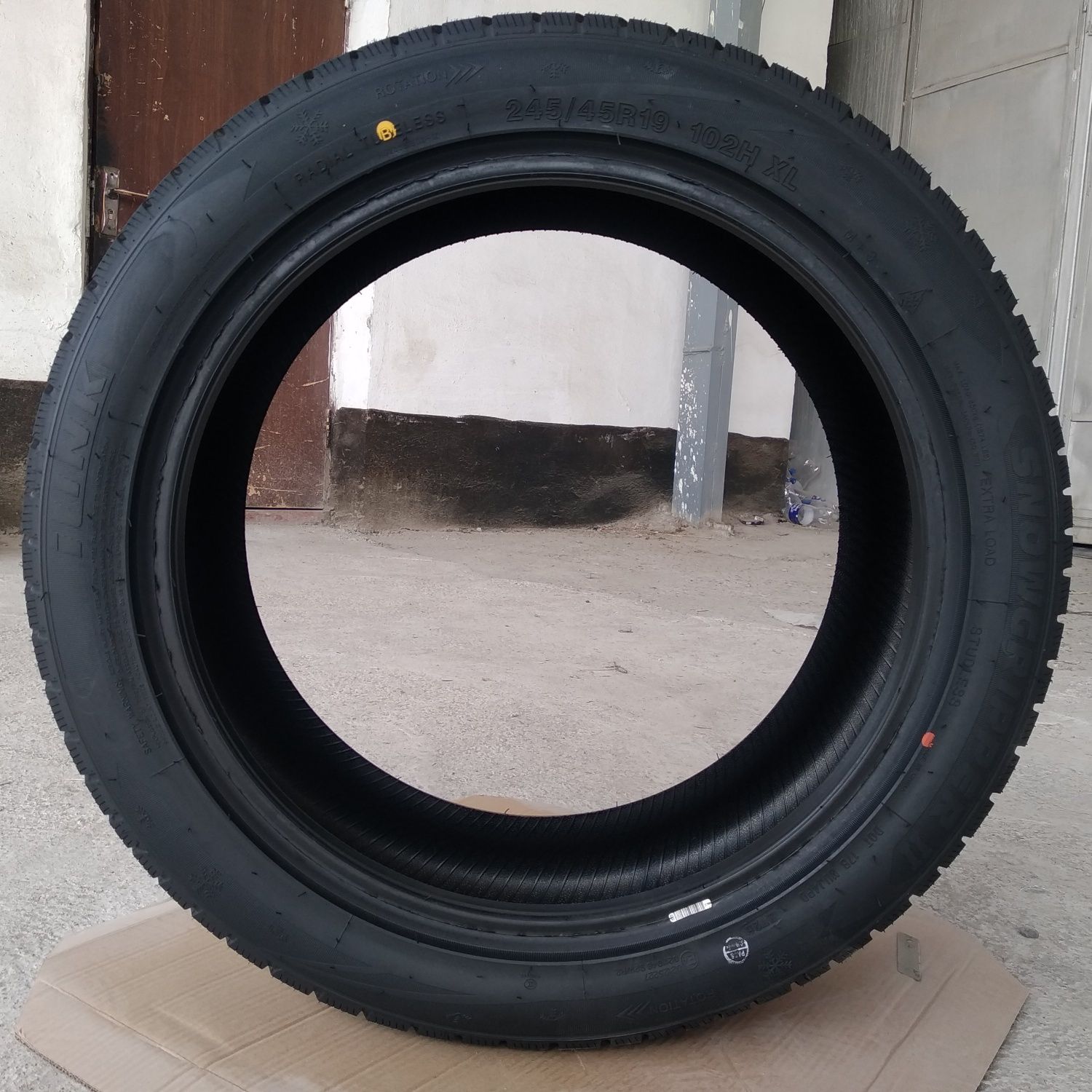 Зимние автошины 245/45R19