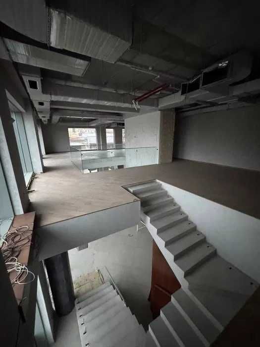 Аренда элитного помещения с фасадом и террасой Mirabad Avenue 3 уровня