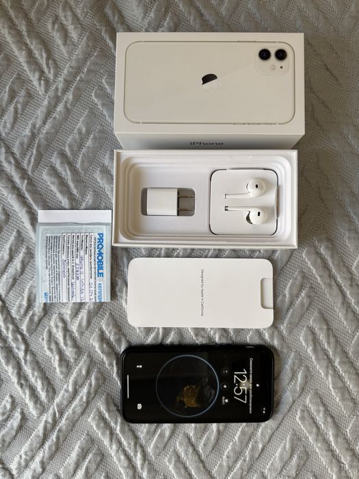 Продам айфон 11 на 128 гб