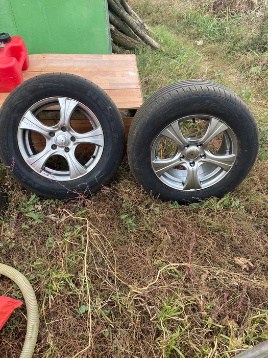 Vând roți suv cu anvelope vara