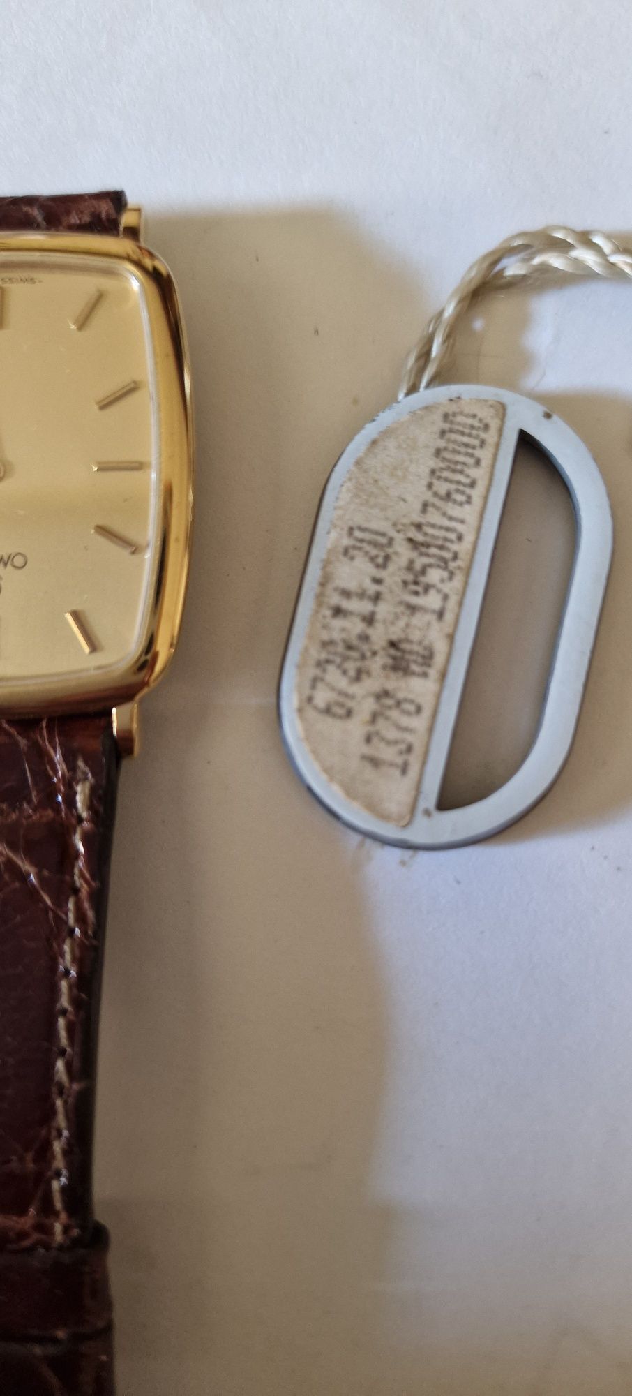 Omega de ville quartz .