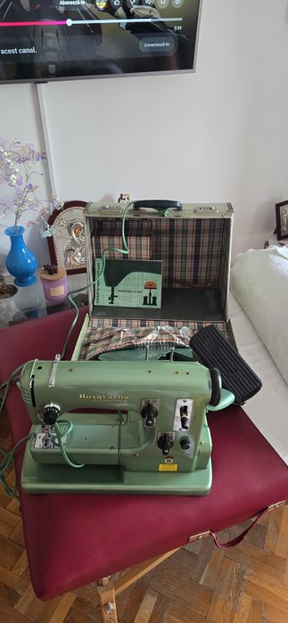 Mașină de cusut Husqvarna automatic retro