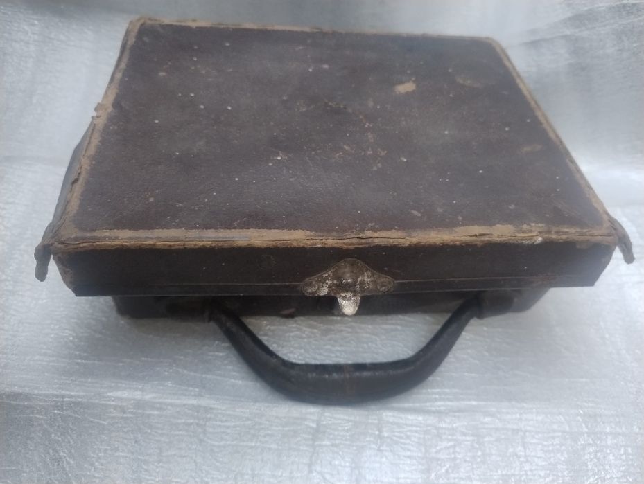 Trusa  veche doctor posibil veterinar