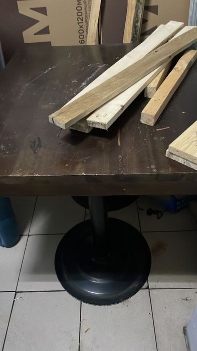 вещи на утиль диван,двери деревянные,стекла,стол, диван не нужный