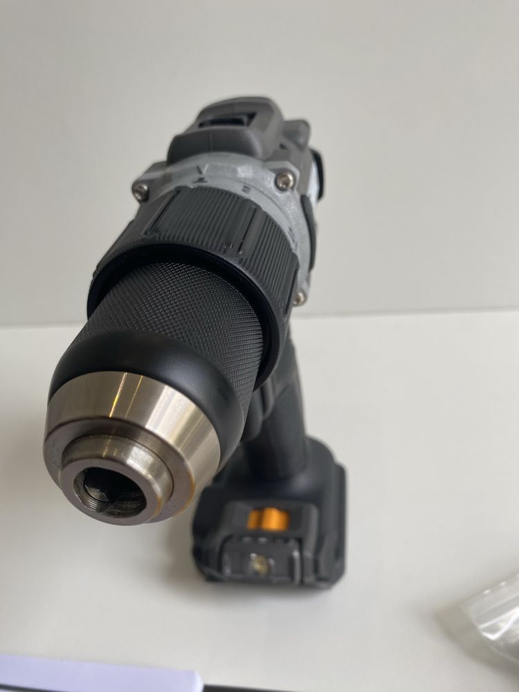 Ударен Винтоверт DeWALT DCD85MNT McLaren F1 Team 18V 90Nm + Куфар