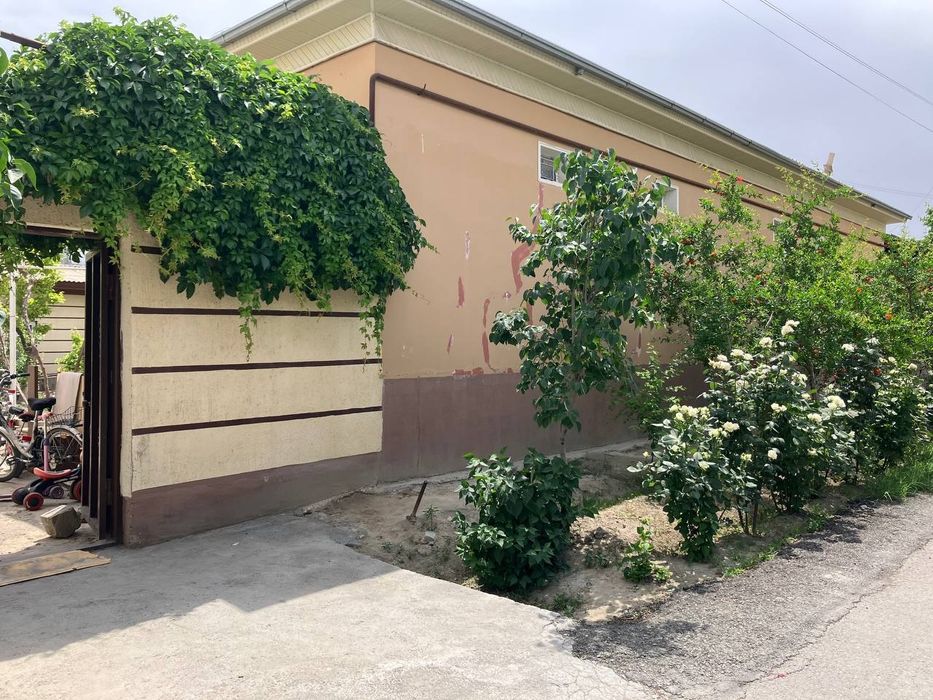 Мухаеда  ховлини  бир  кисми  сотилади. 57 000  $ Раксанани оркаси9397