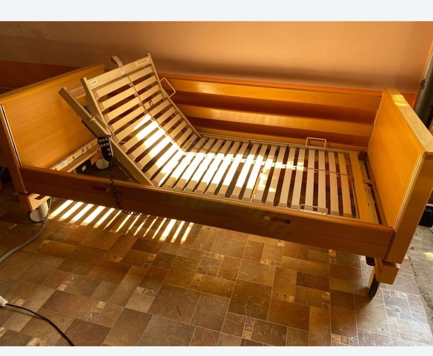 Vând pat electric medical