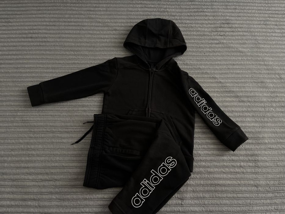 Оригинален детски спортен екип на Adidas
