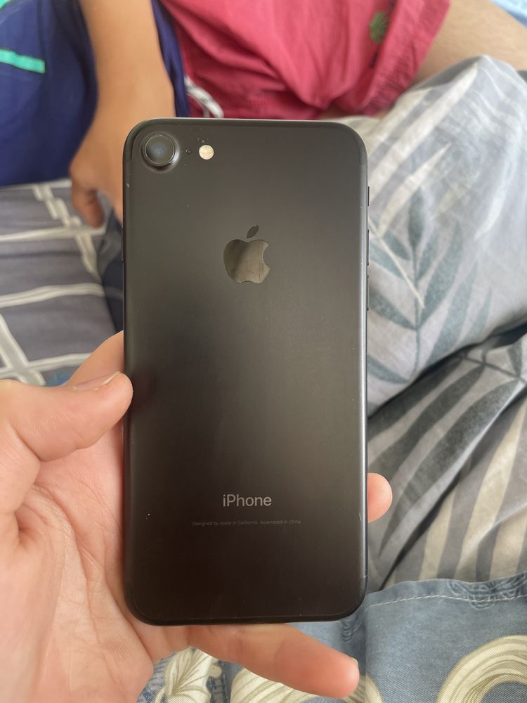 Iphone 7  sotiladi obmen bor x lgaa aybi bosayam