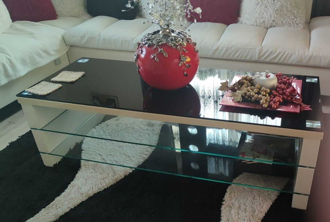 Masa decorativă sticla, pretabila și ca suport TV