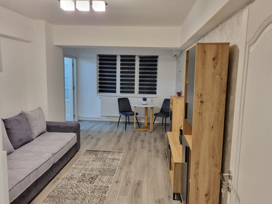 Închiriez garsonieră!