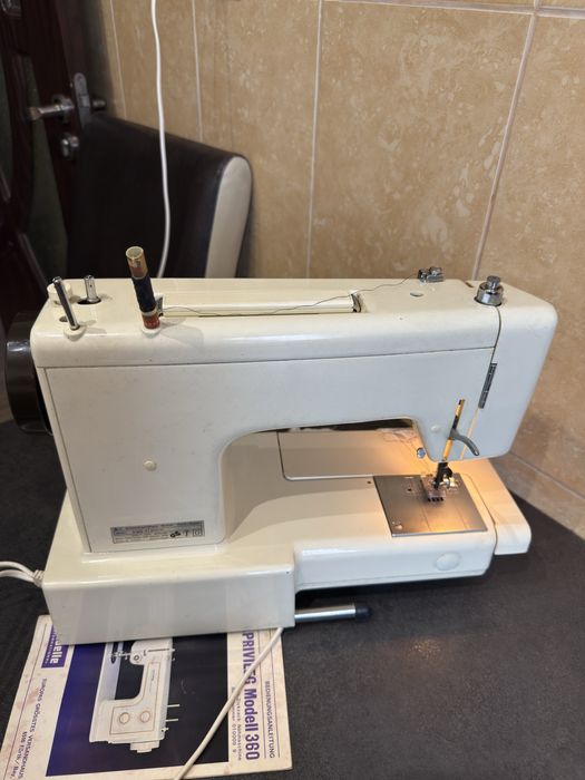 Masina de cusut Privileg coase materiale groase