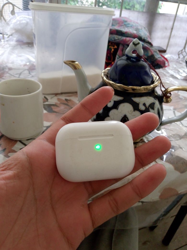Airpods наушник б/у