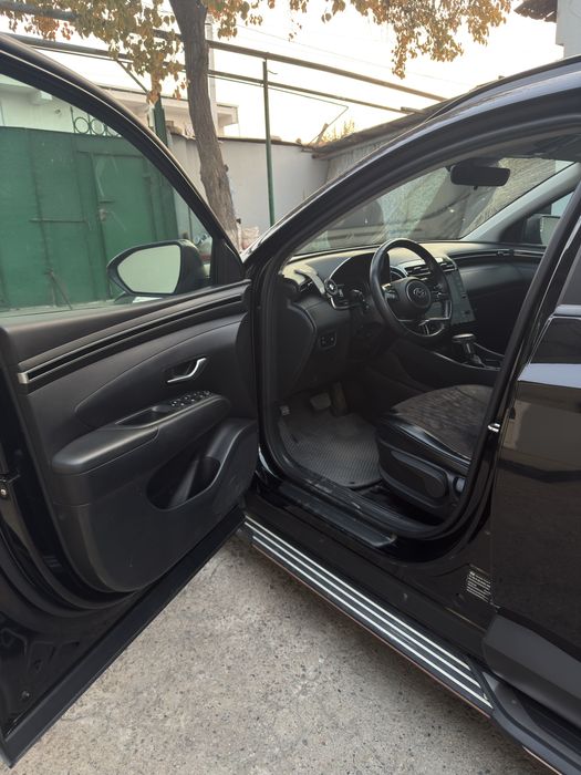 ПРОДАЕТСЯ ХУНДАЙ ТУКСОН в отличном состояний пробег 53000 есть петно