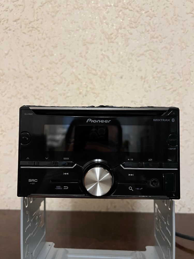 Pioneer FH-S705BT magnitafon sotiladi