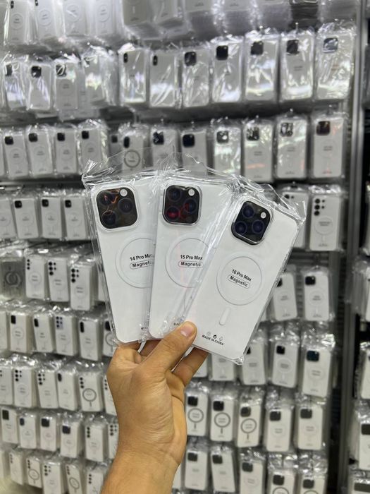 Чехлы пластмассовые на айфон 14,15,16,17