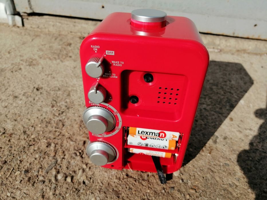 Ceas cu radio, alarma, iluminare