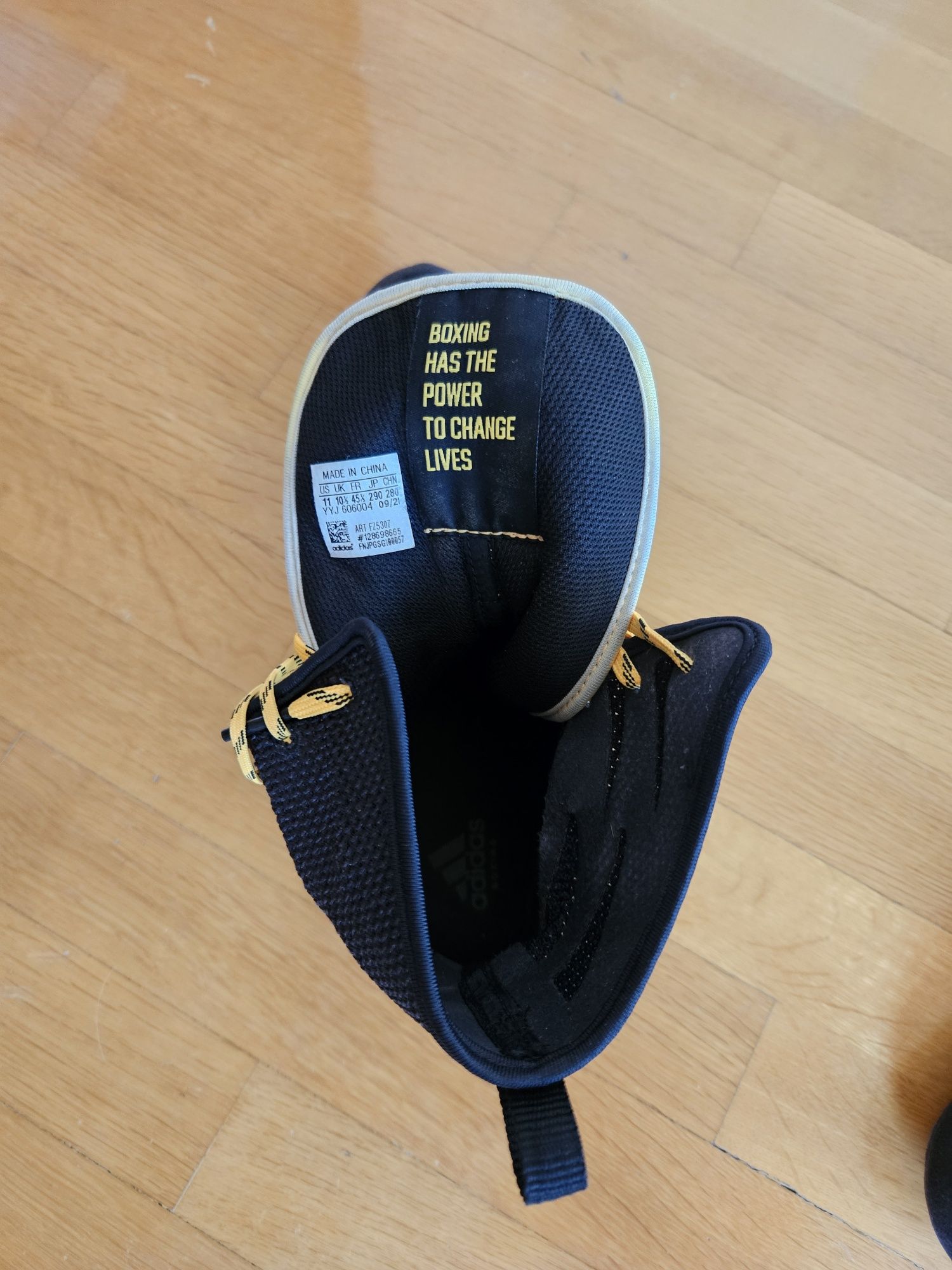 Обувки за бокс Adidas Box Hog 3 номер 45 1/3 + подарък ръкавици за бок