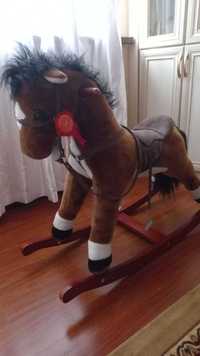 Продается игрушка лошадь с качелями в отличном состоянии!