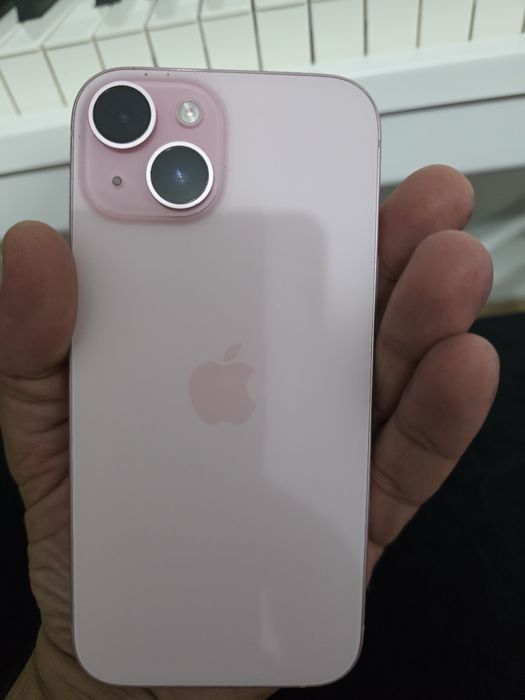 Iphone 15 roz impecabil